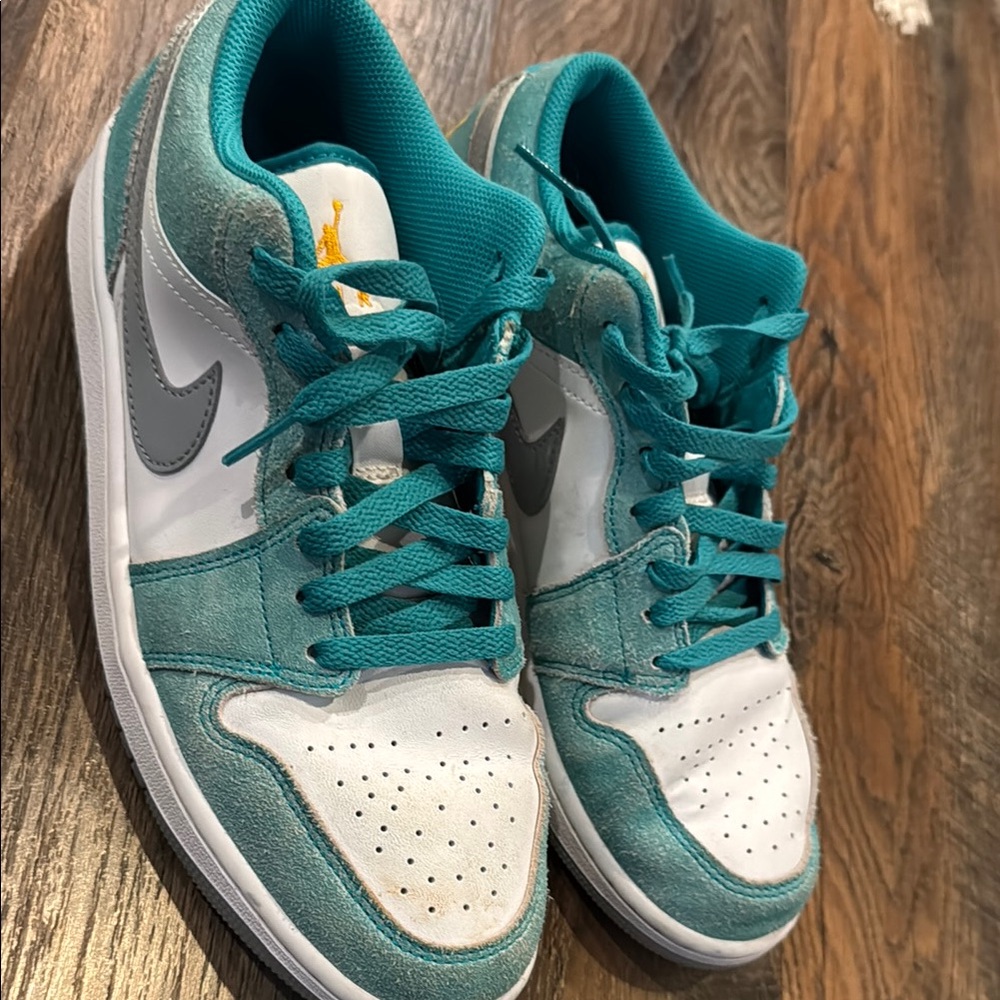 Nike Jordan 1 Low SE New Emerald Size 9